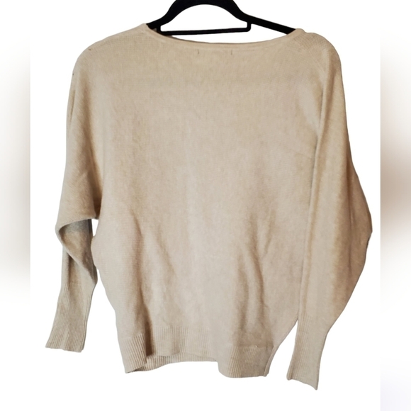 T Tahari Crewneck Sweater in Creme Size Small - Picture 2 of 8